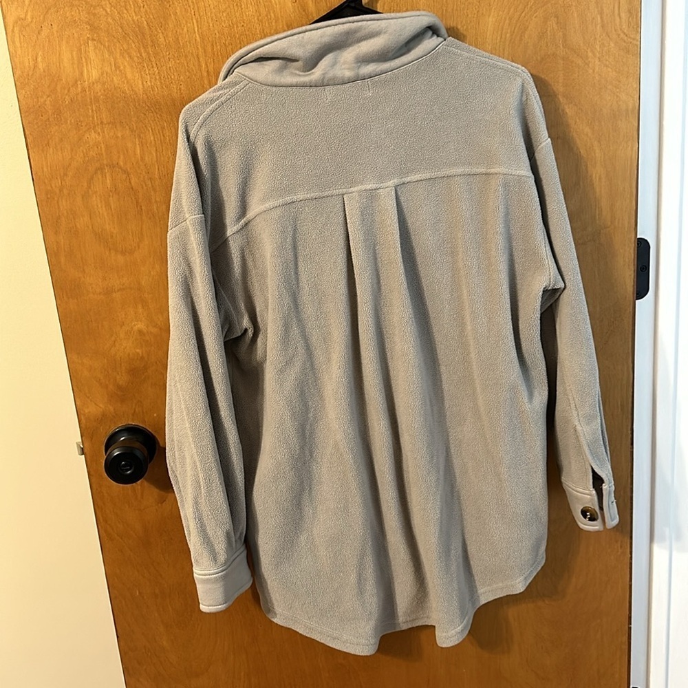 Women’s Shacket - Picture 3 of 4